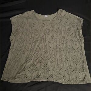 Women’s Old Navy olive green embroidered front sleeveless top in size XXL